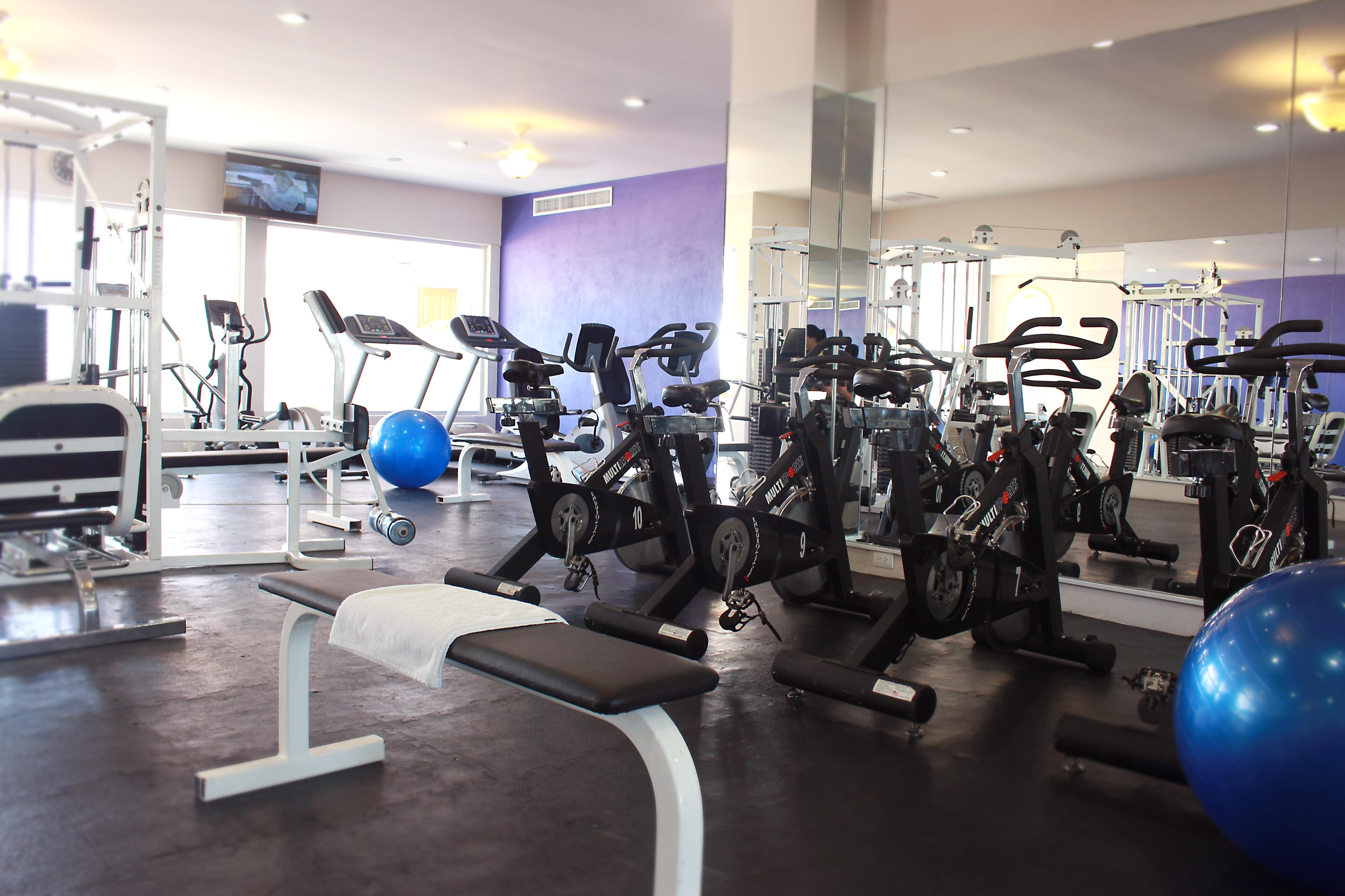 Crown Paradise Golden All Inclusive Resort - Adults Only 巴亞爾塔港 外观 照片 A gym in a hotel