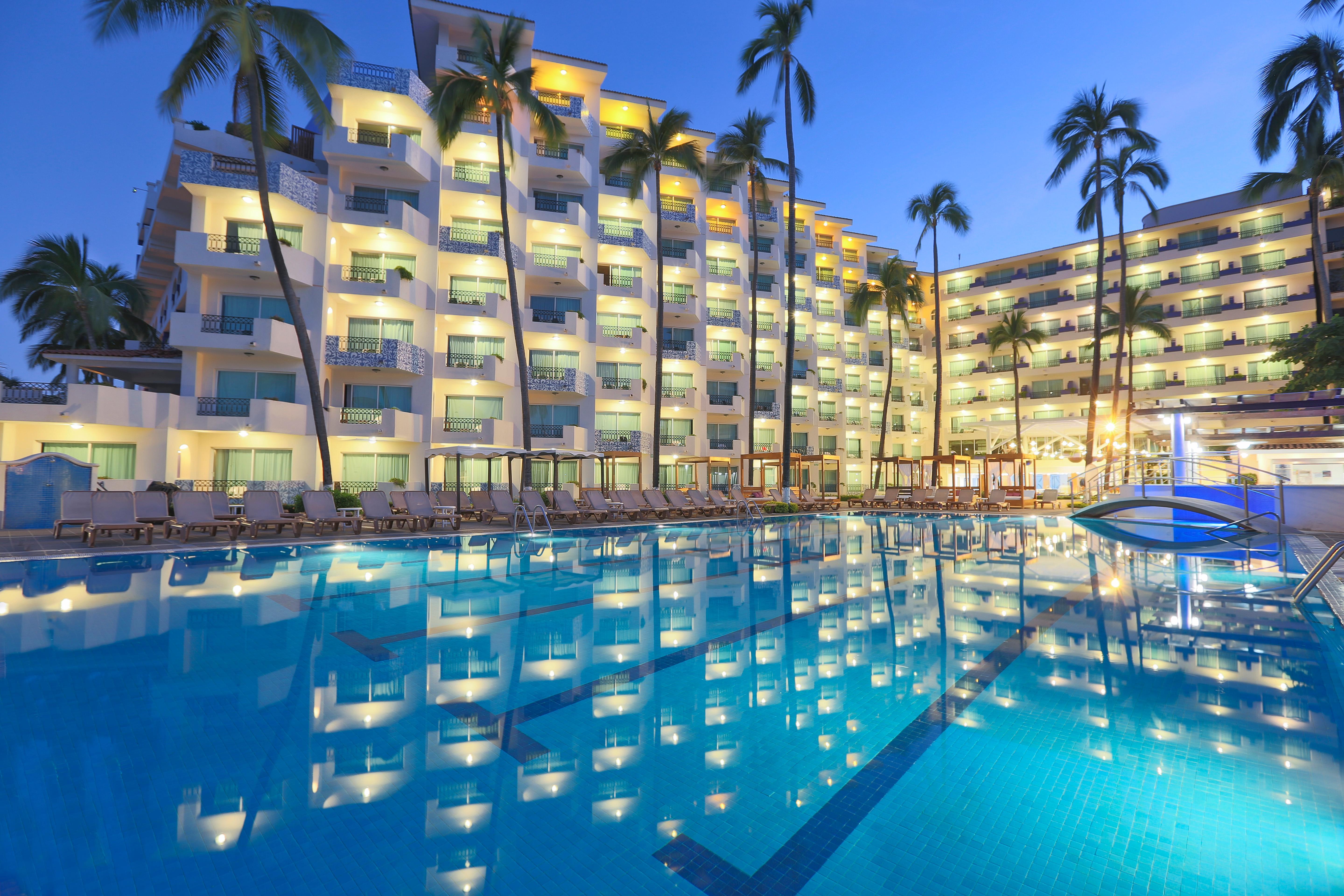 Crown Paradise Golden All Inclusive Resort - Adults Only 巴亞爾塔港 外观 照片 Hard Rock Hotel Vallarta