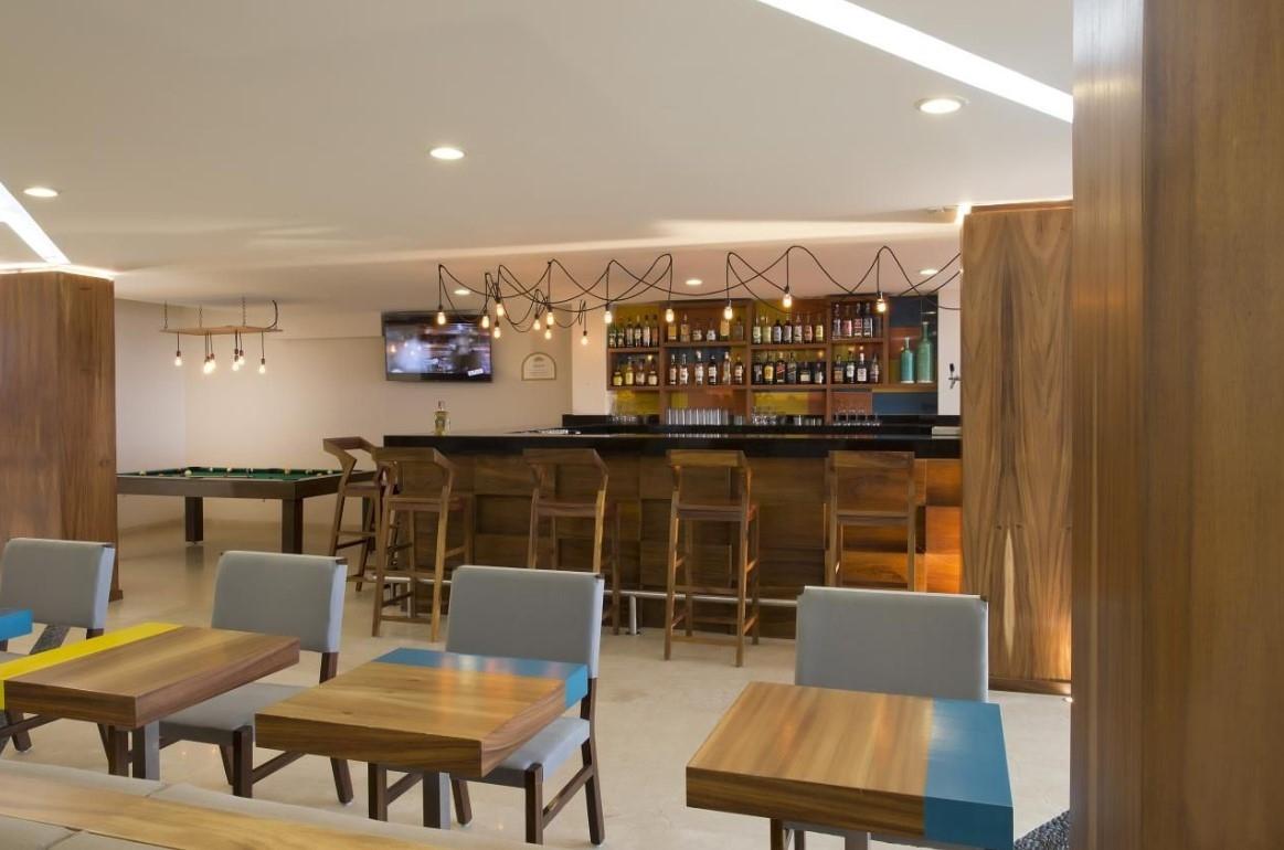 Crown Paradise Golden All Inclusive Resort - Adults Only 巴亞爾塔港 外观 照片 The lounge at the airport.