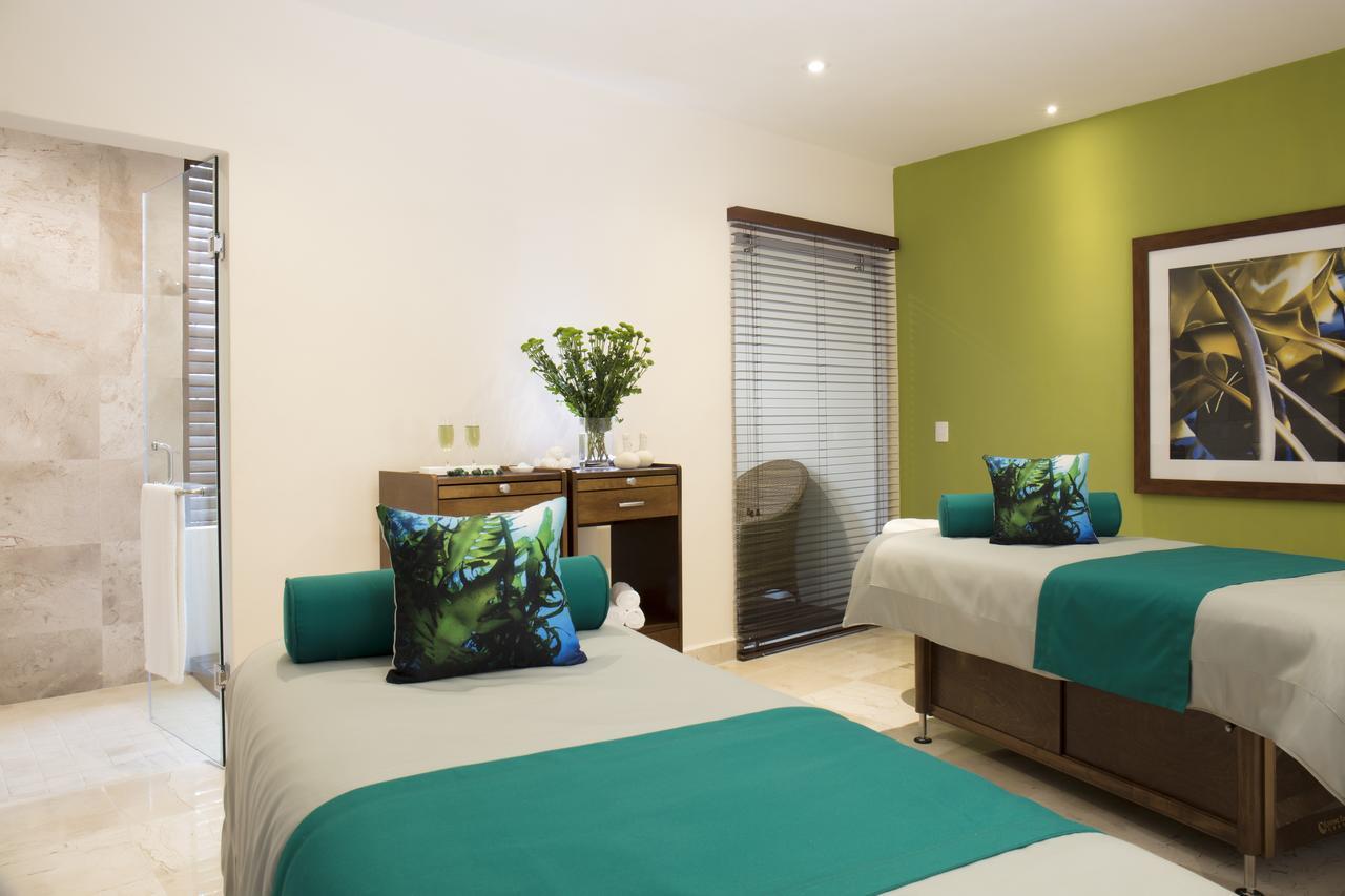 Crown Paradise Golden All Inclusive Resort - Adults Only 巴亞爾塔港 外观 照片 A typical bedroom at the hotel