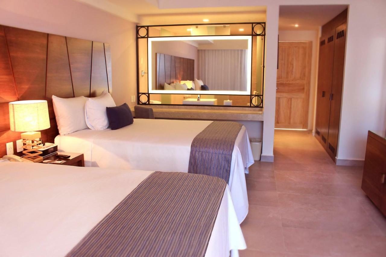 Crown Paradise Golden All Inclusive Resort - Adults Only 巴亞爾塔港 外观 照片 A room at the hotel