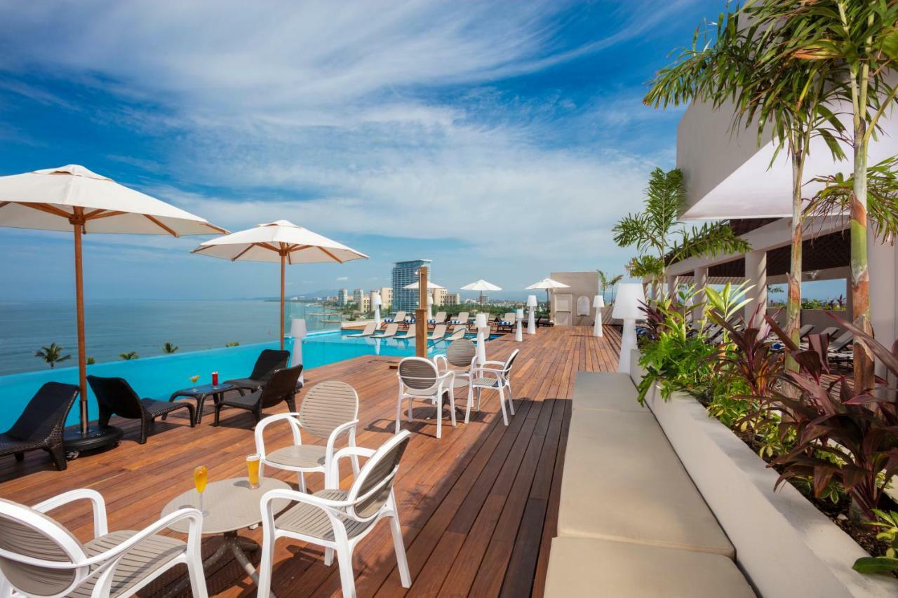 Crown Paradise Golden All Inclusive Resort - Adults Only 巴亞爾塔港 外观 照片 Rooftop pool at the hotel